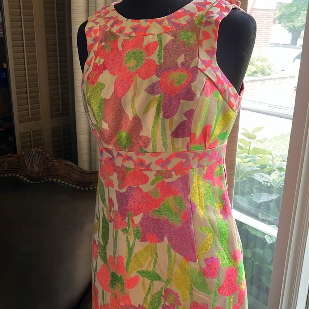 So so pretty floral Trina Turk dress.   Size 4 - Picture 2 of 7